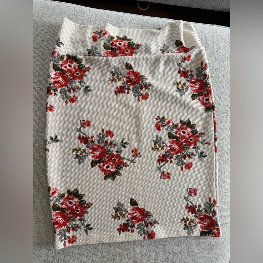 LuLaRoe Stretchy Floral Pencil Skirt Fall- Red and Green Rare Pattern - Picture 4 of 4